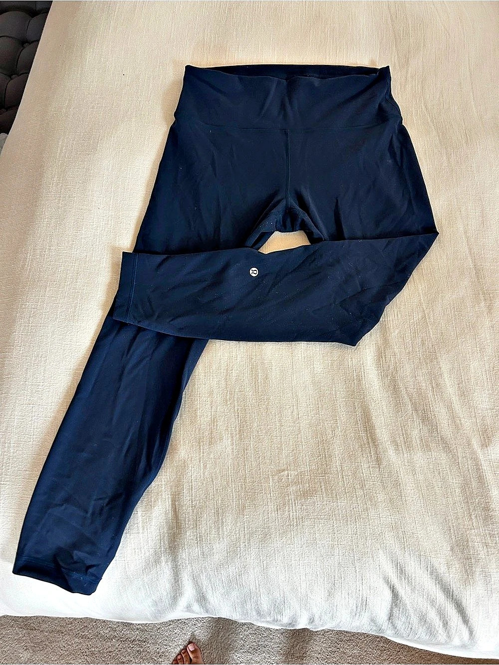 Lululemon Women's Wunder Train Contour Fit
High-Rise Tight 25" Navy Blue